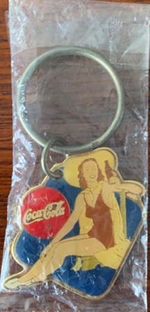 93171-1 € 4,00 coca cola sleutelhanger dame.jpeg